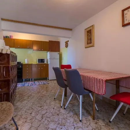 In 14272 Apartment *