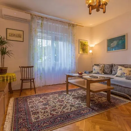 Apartment In 14272 *
