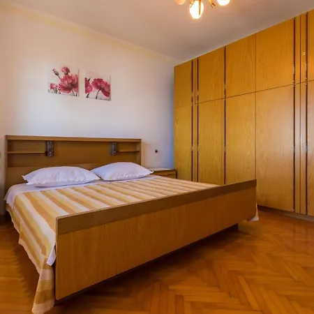 In 14272 Apartment Jadranovo